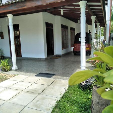 Southern Beach Surf Lodge Ahangama Luaran gambar