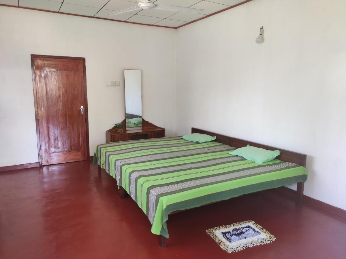 Southern Beach Surf Lodge Ahangama Luaran gambar