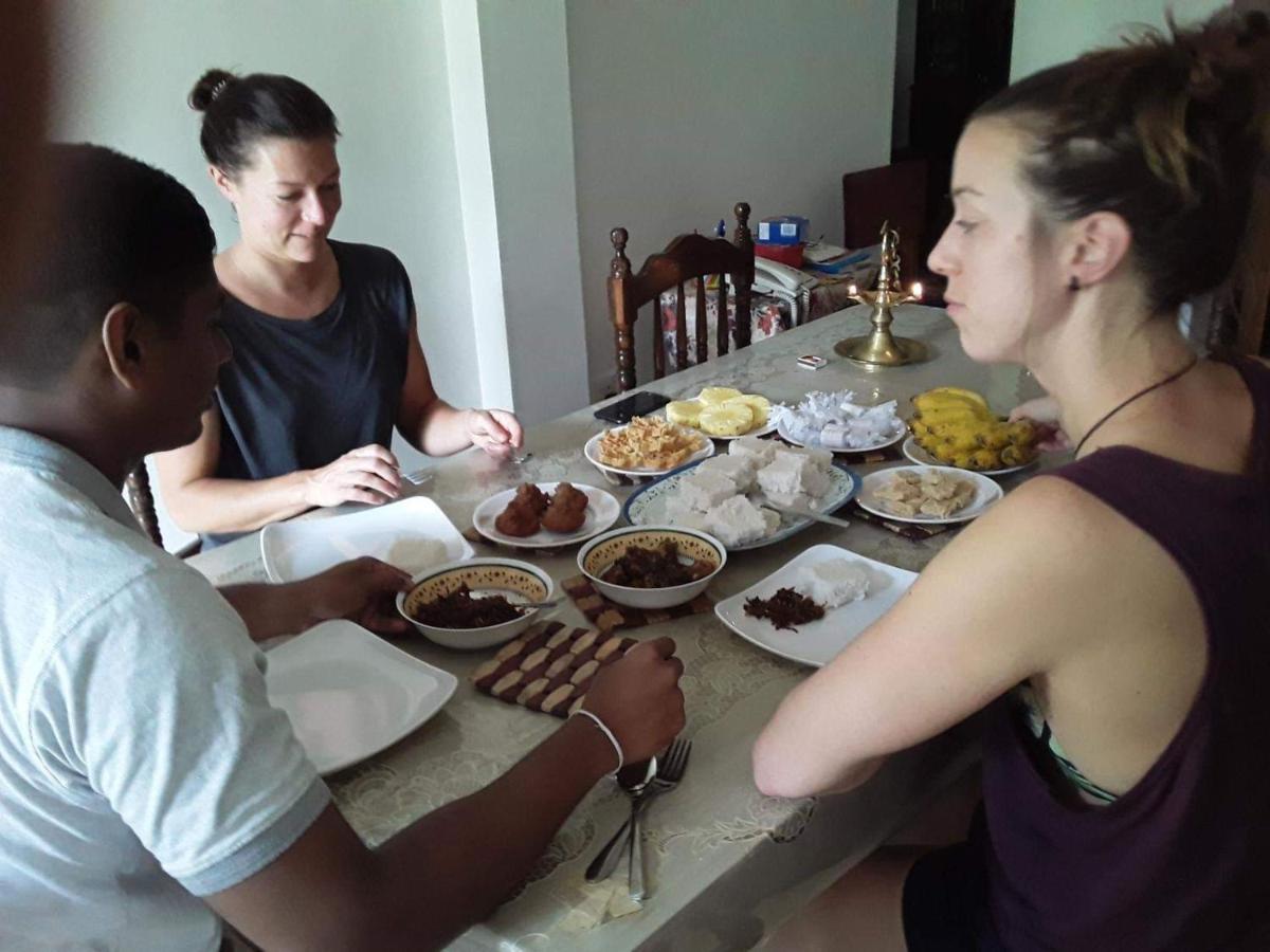 Southern Beach Surf Lodge Ahangama Luaran gambar